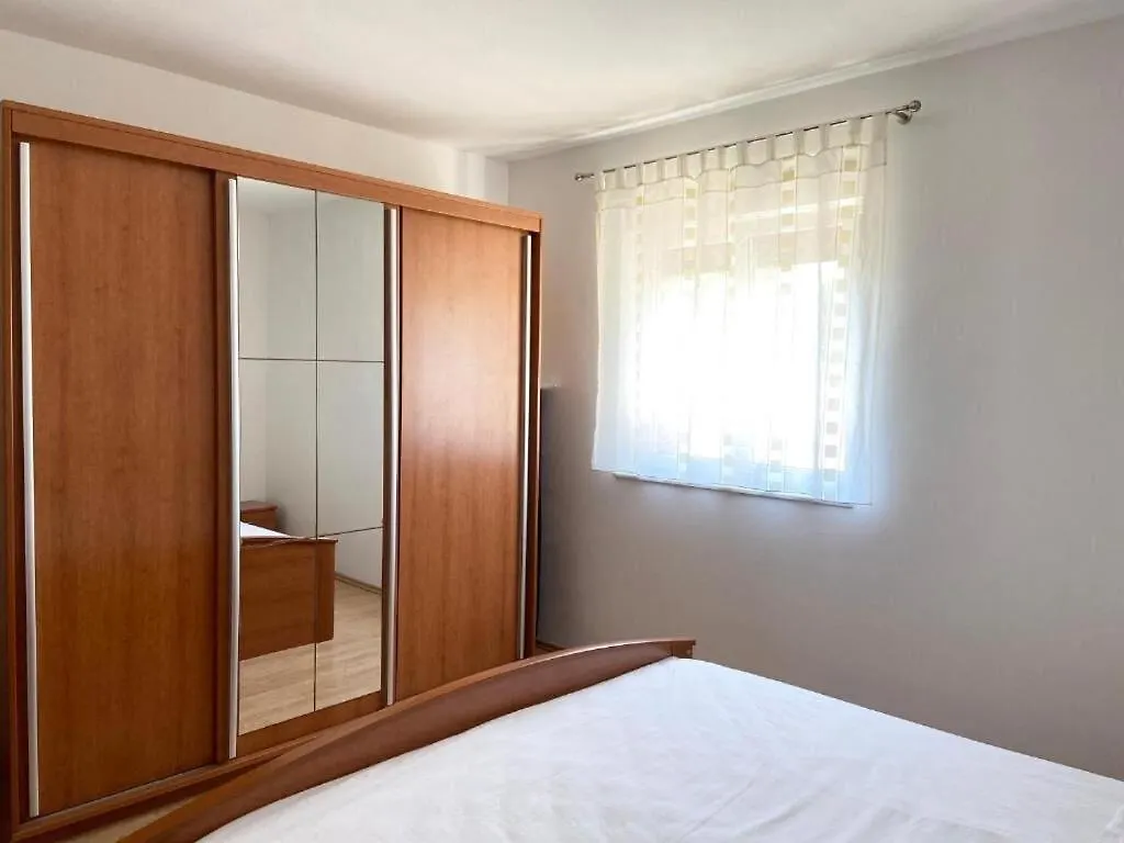Apartment Zare Banjol